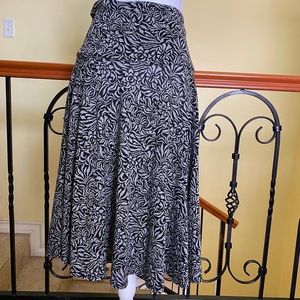 Dress barn gray/ black floral skirt size XL